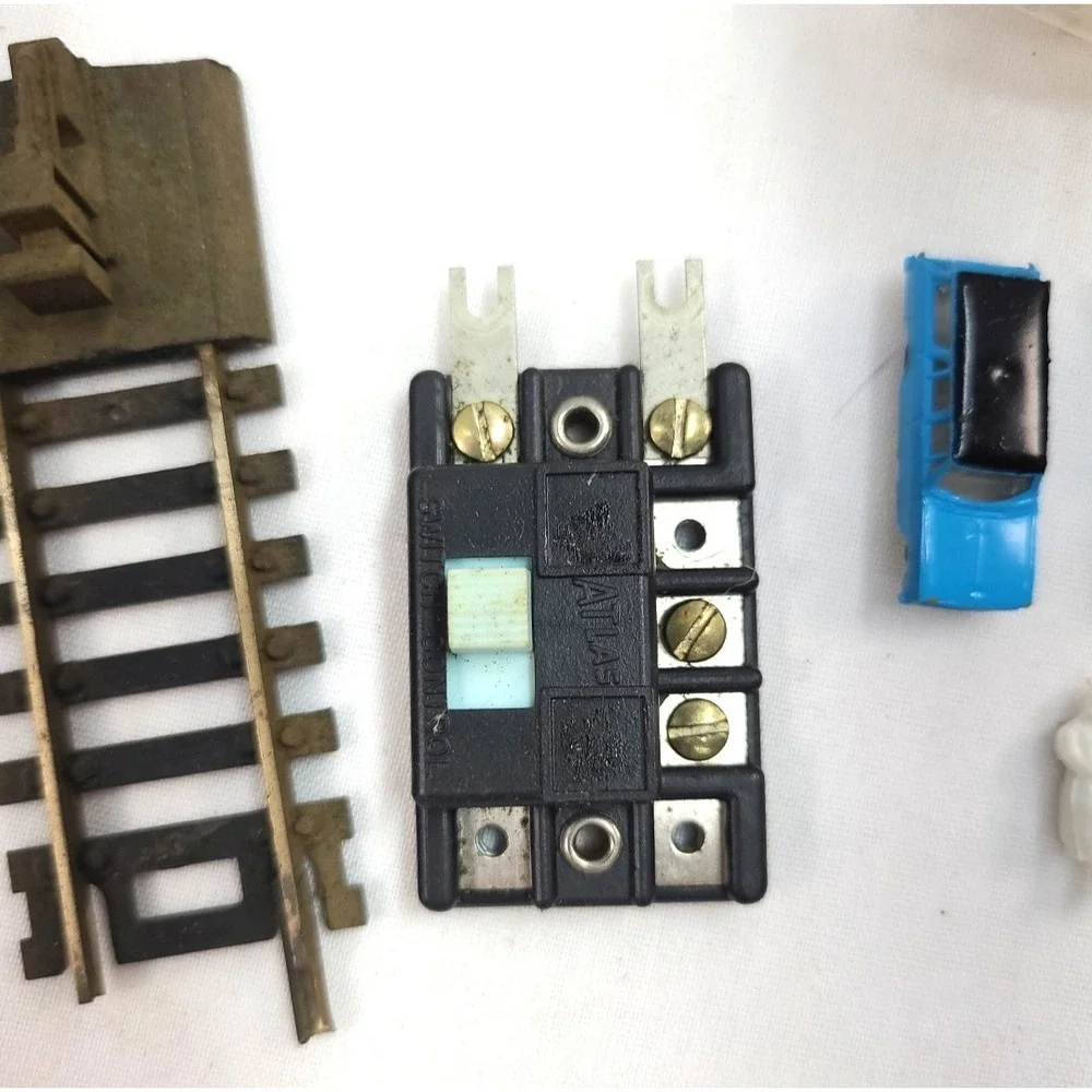 HO Scale Train‎ Accessories As Is Hobby Transformer And Misc Pieces